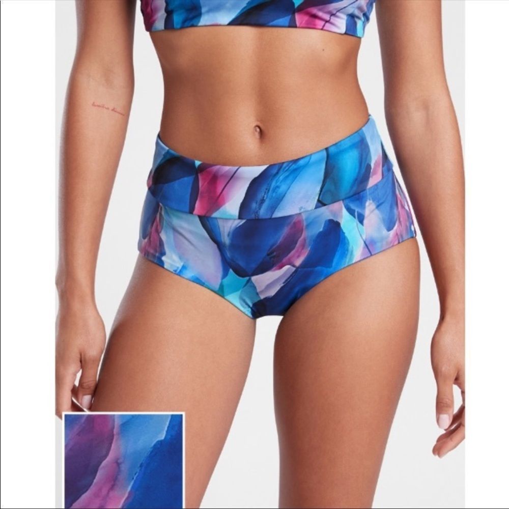 NWT Athleta Malibu Printed Boyshort Swimsuit! ❤️